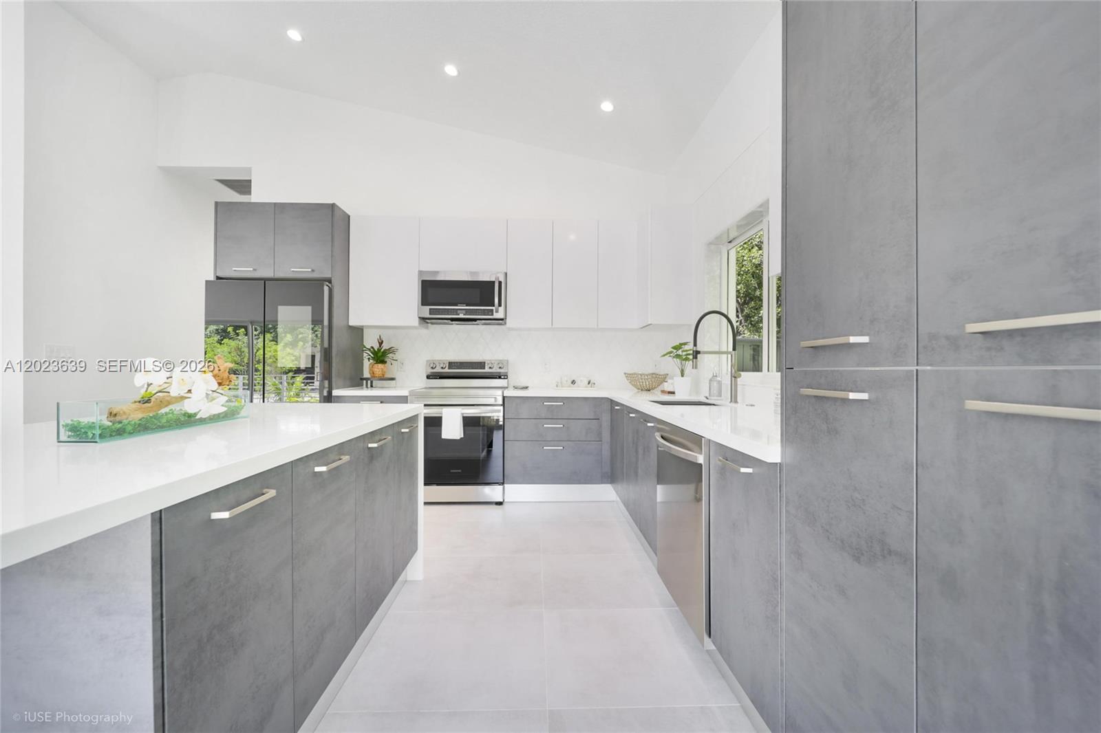 BOWENS ADD RIVIERA VILLAG - Residential