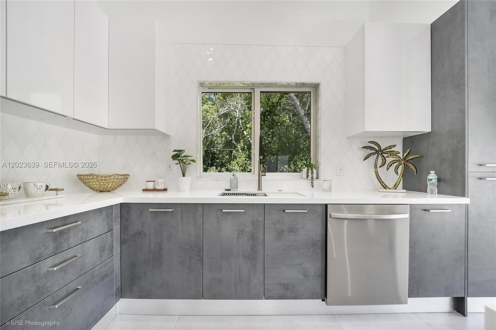 BOWENS ADD RIVIERA VILLAG - Residential