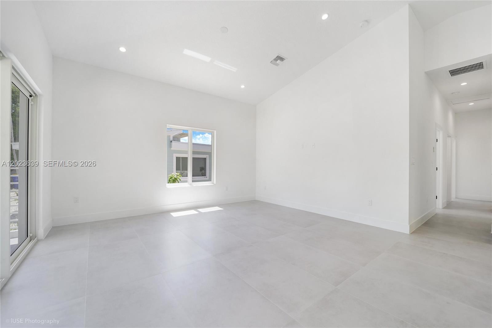 BOWENS ADD RIVIERA VILLAG - Residential