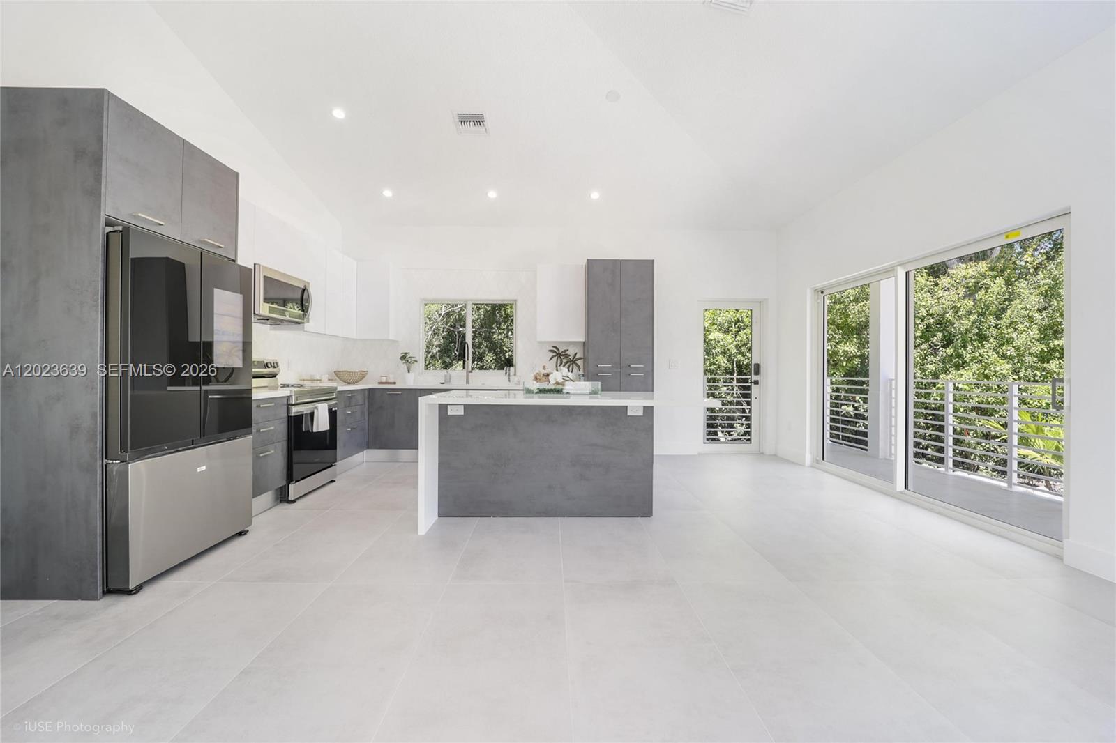 BOWENS ADD RIVIERA VILLAG - Residential