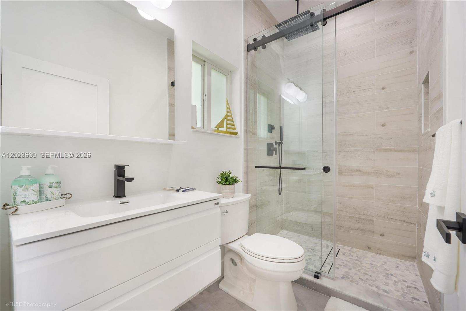 BOWENS ADD RIVIERA VILLAG - Residential
