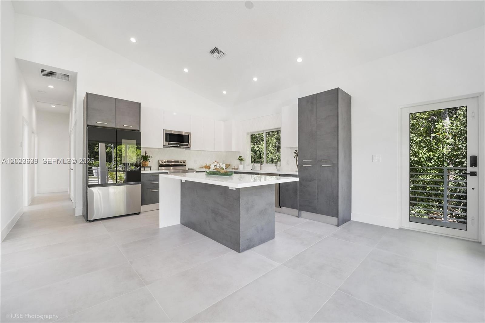 BOWENS ADD RIVIERA VILLAG - Residential