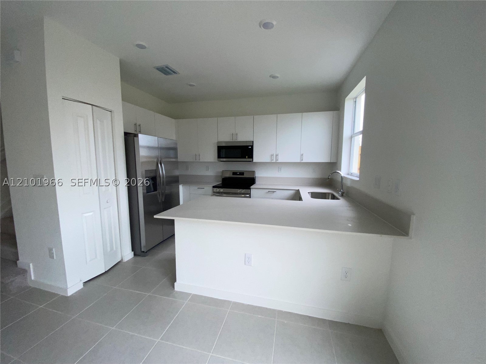 2589 SE 25th Dr .