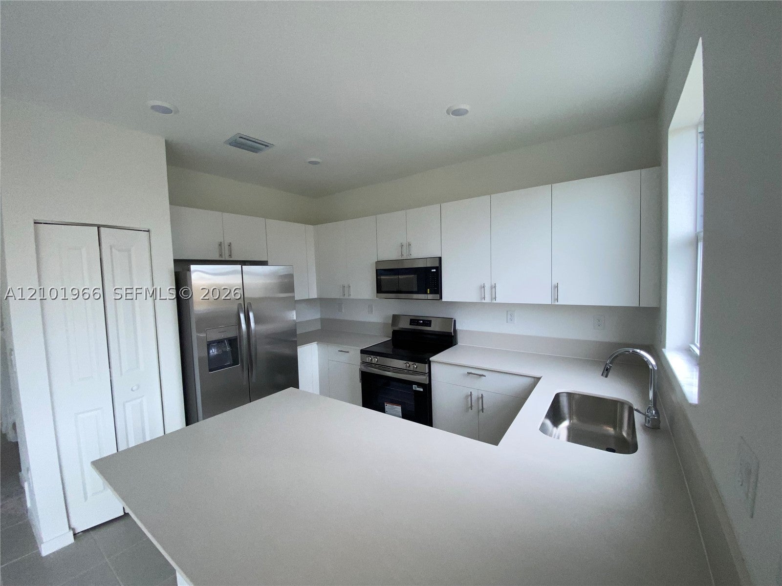 2589 SE 25th Dr .