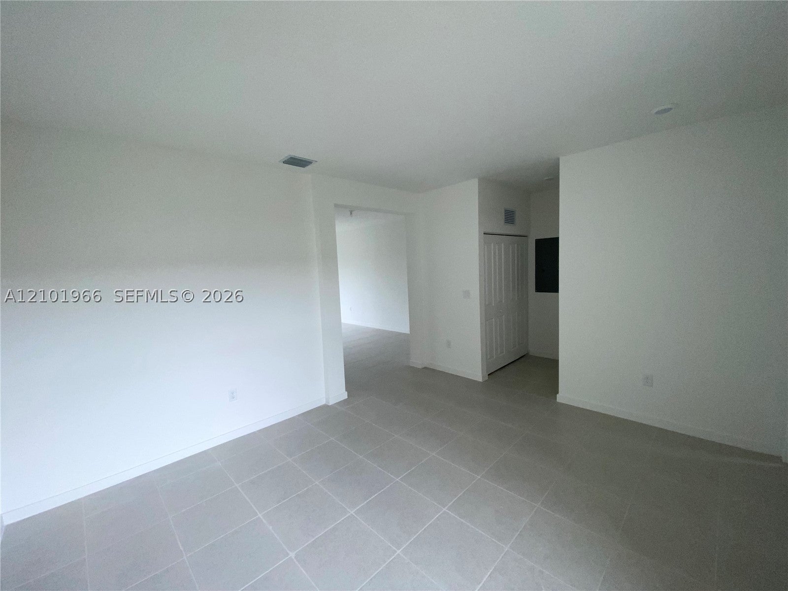 2589 SE 25th Dr .