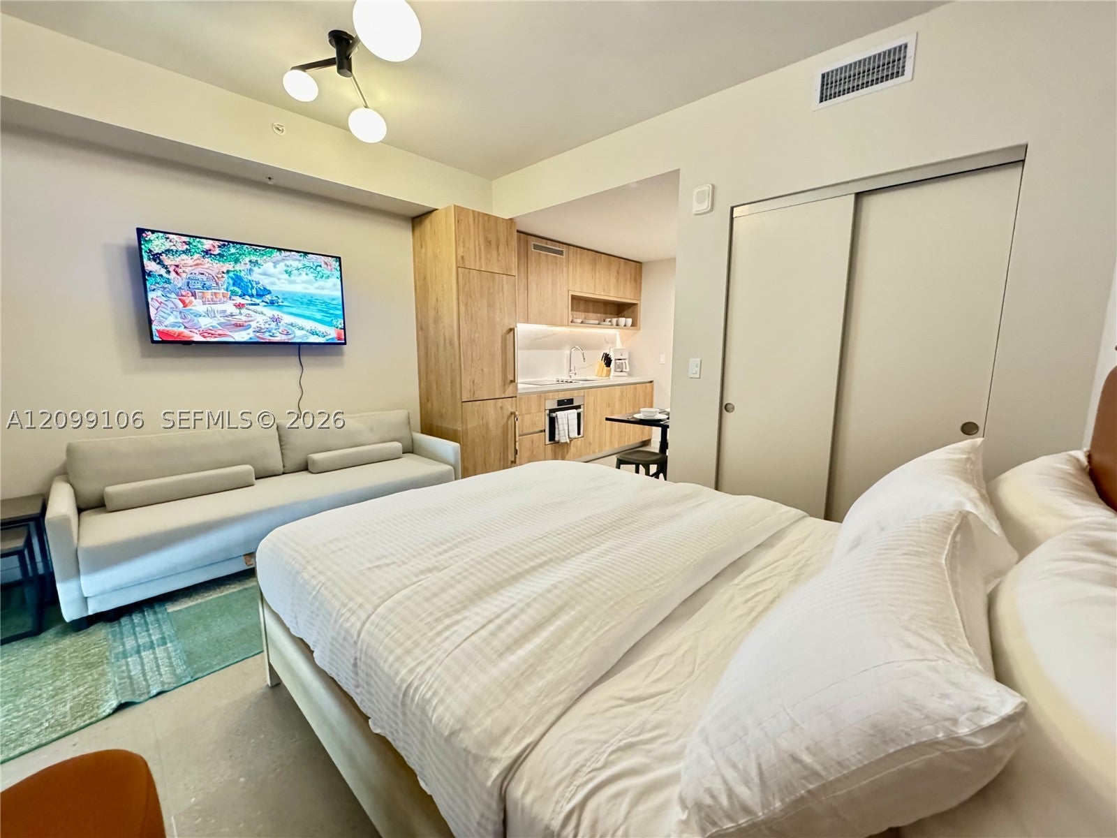 11 NE 6th St 208, Miami, FL, 33132/$425,000 4 11 NE 6th St 208