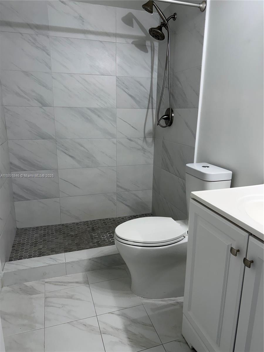 KINGSLEY AT CENTURY VILLA - Residential Lease