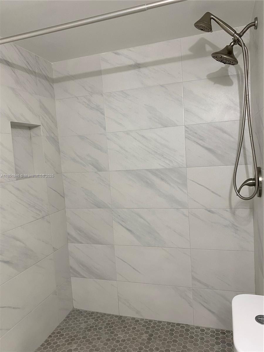 KINGSLEY AT CENTURY VILLA - Residential Lease