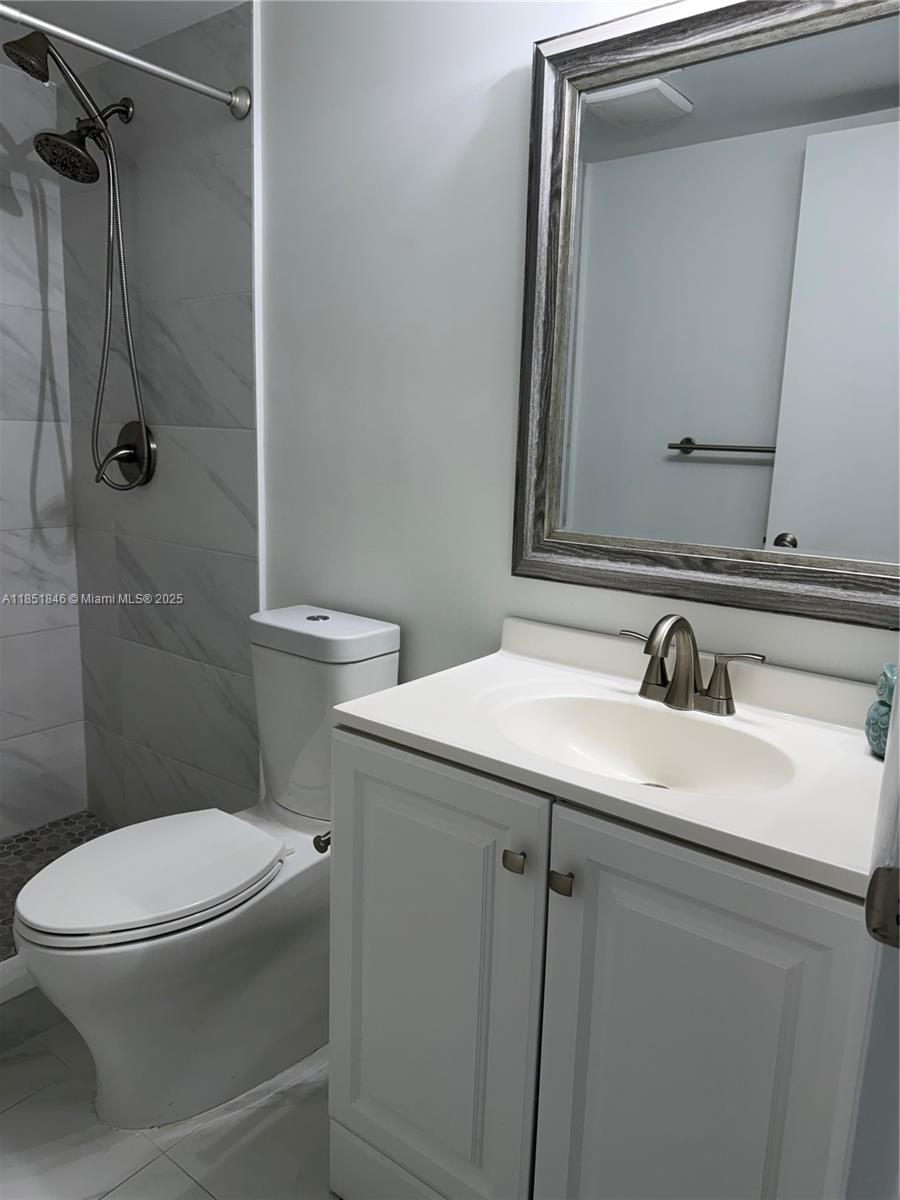 KINGSLEY AT CENTURY VILLA - Residential Lease