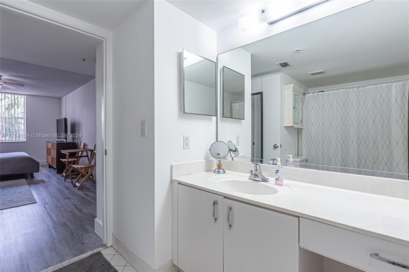 SHERIDAN EAST CONDO BLDG - Residential