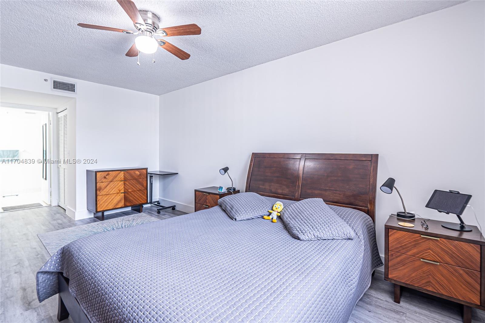 SHERIDAN EAST CONDO BLDG - Residential