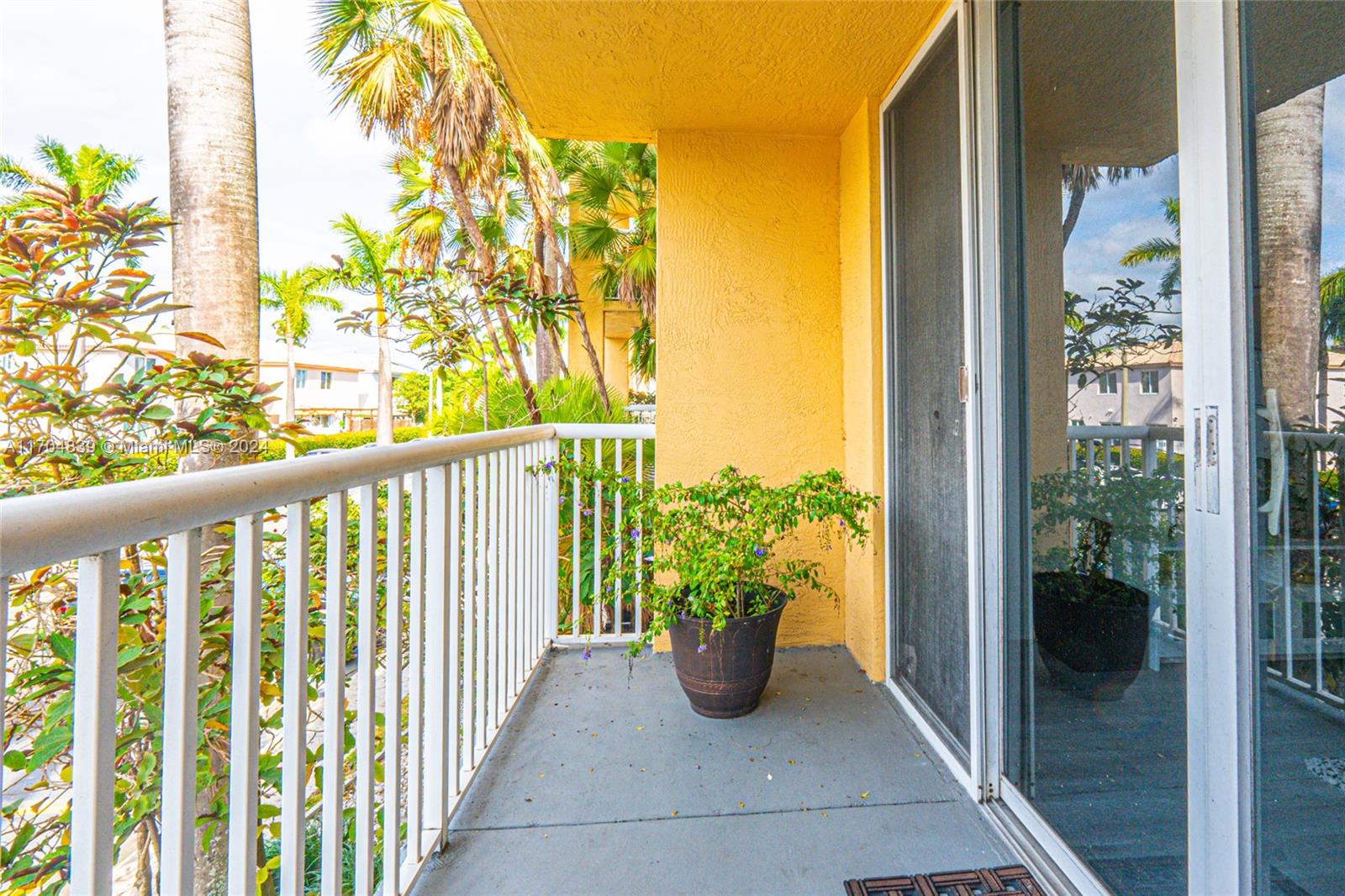 SHERIDAN EAST CONDO BLDG - Residential
