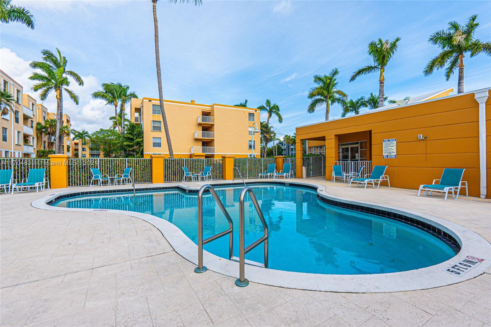 SHERIDAN EAST CONDO BLDG - Residential