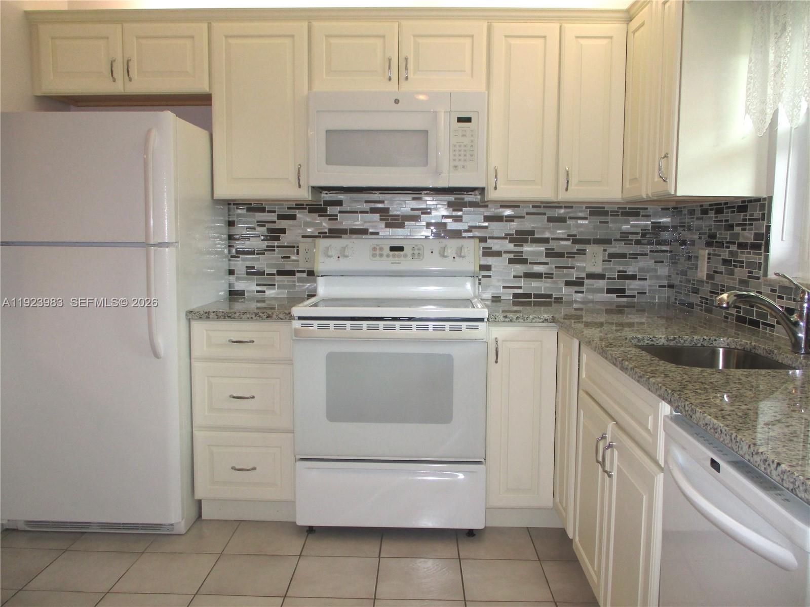 TWIN LAKES SOUTH & TOWN V - Residential