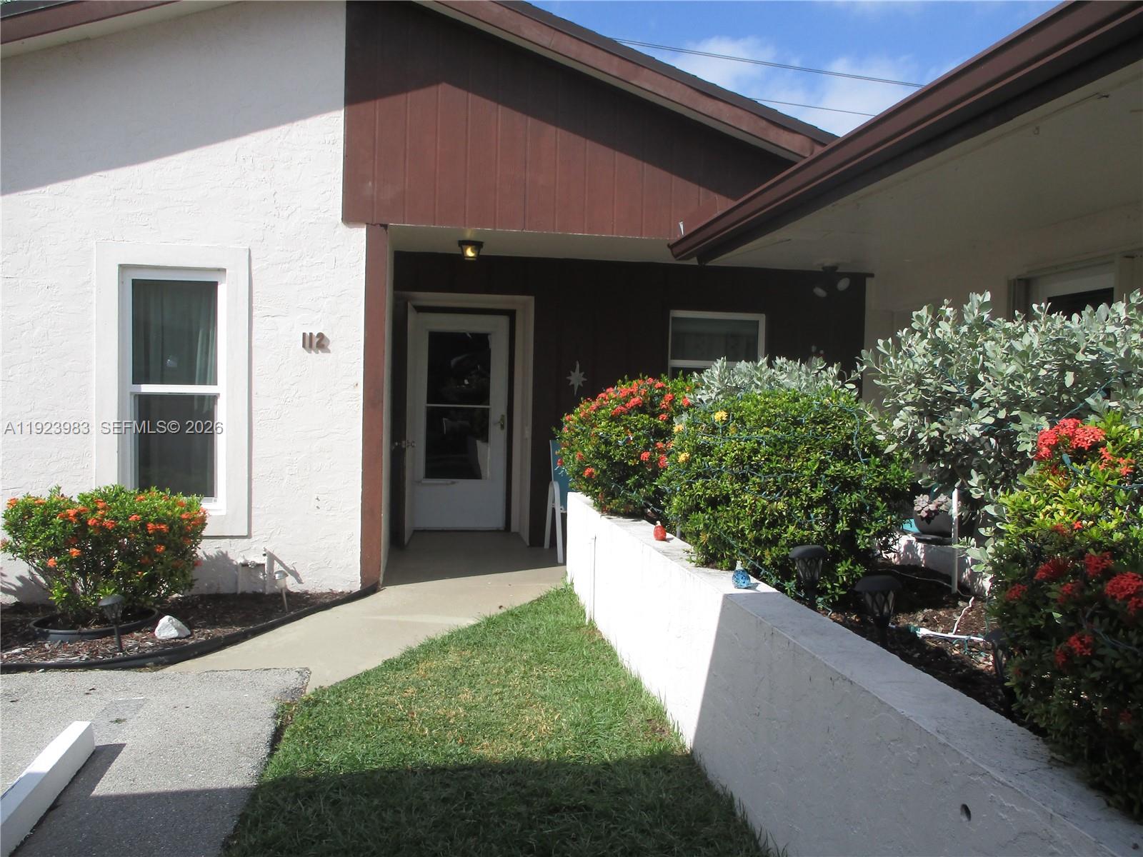 TWIN LAKES SOUTH & TOWN V - Residential