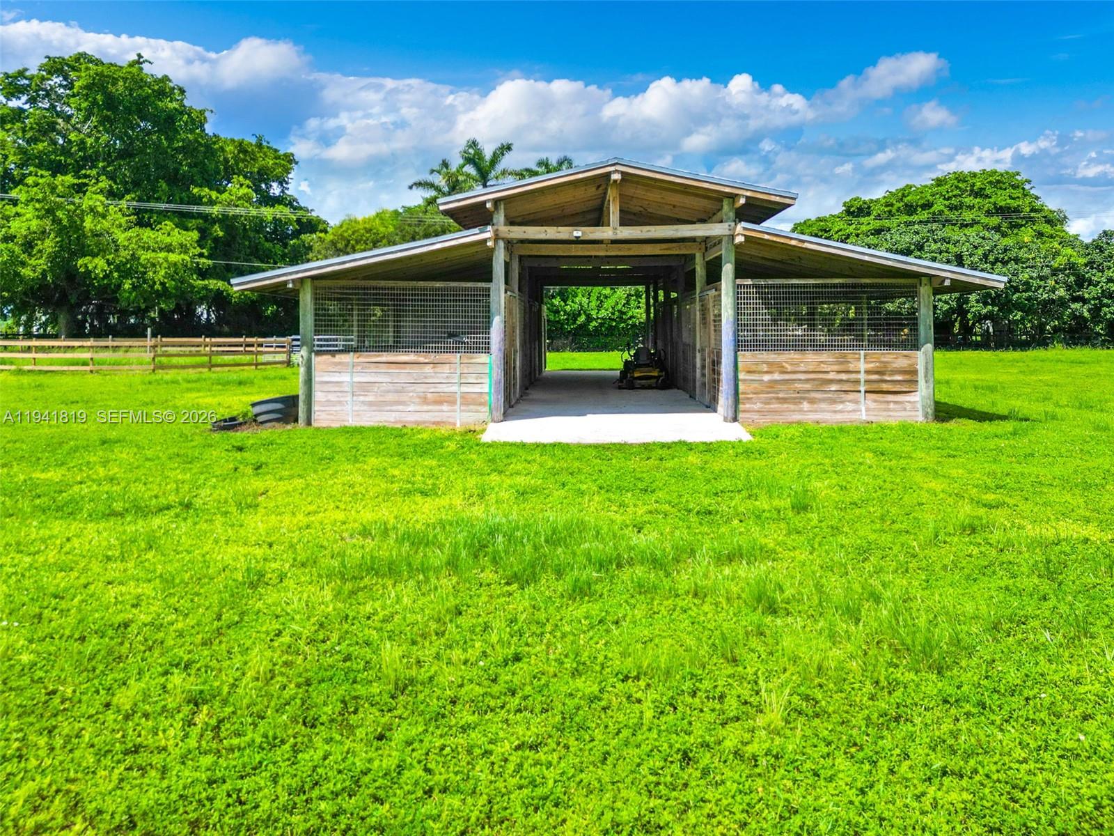 5 AC REDLAND W/ HOME - Residential Lease