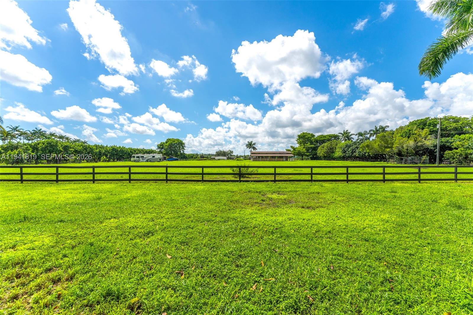 5 AC REDLAND W/ HOME - Residential Lease