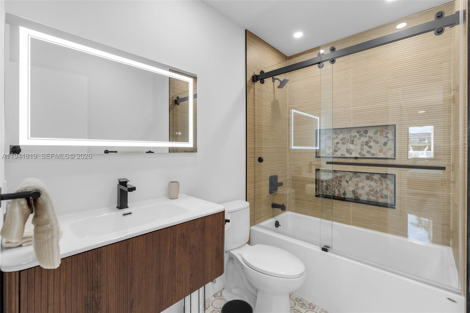 5 AC REDLAND W/ HOME - Residential Lease