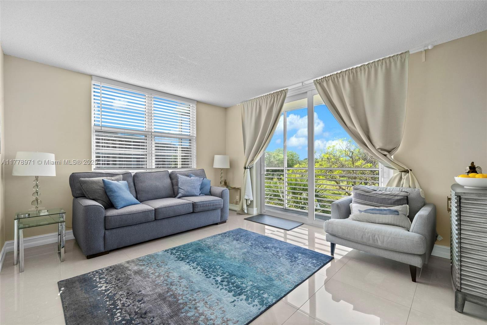 NO 102 PALM-AIRE COUNTRY - Residential