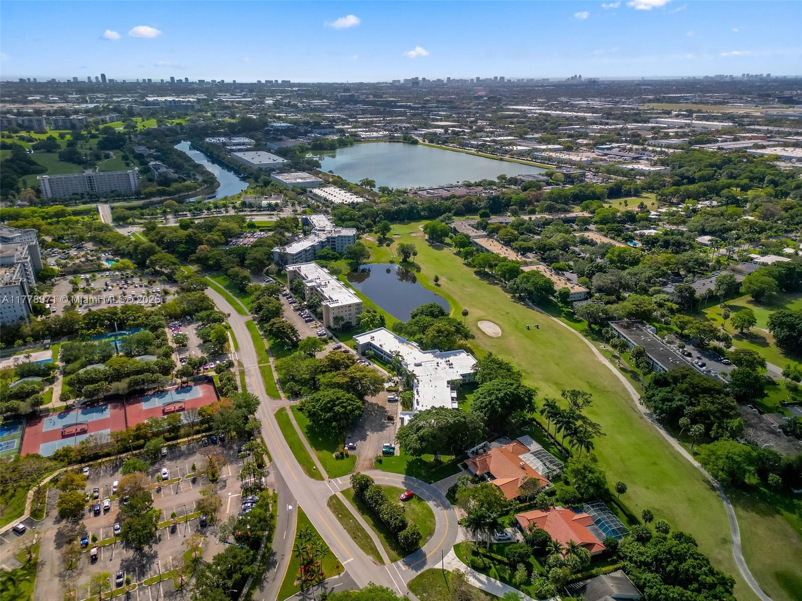 NO 102 PALM-AIRE COUNTRY - Residential