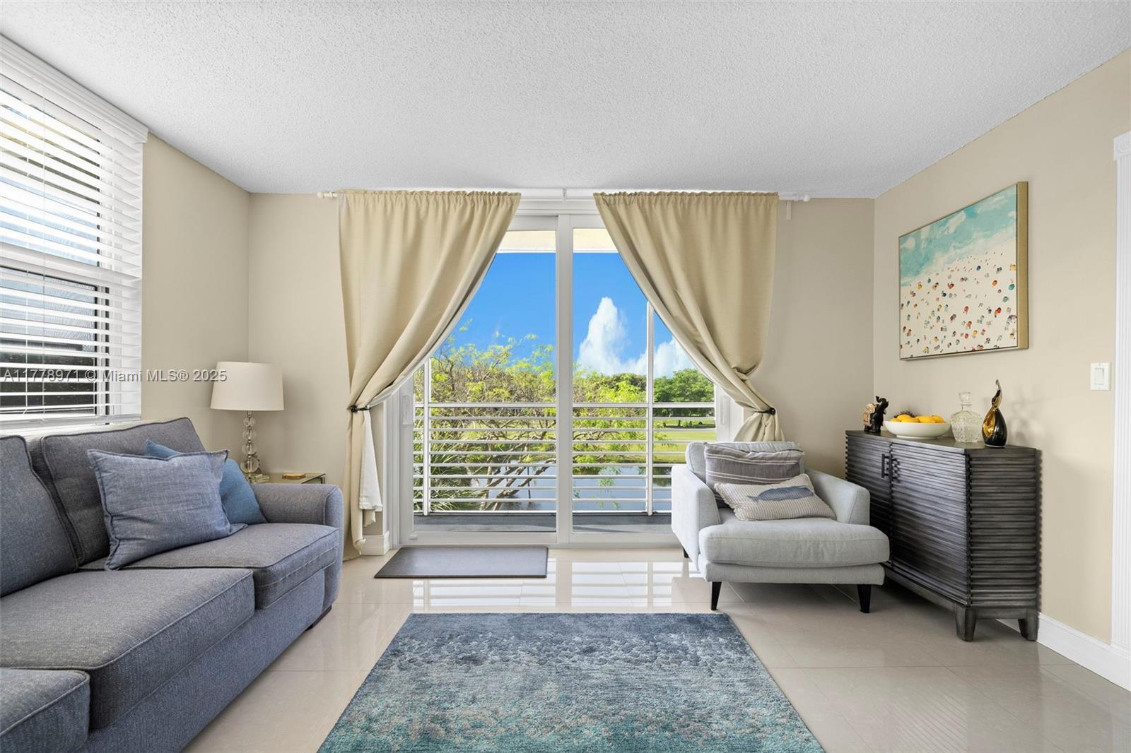 NO 102 PALM-AIRE COUNTRY - Residential