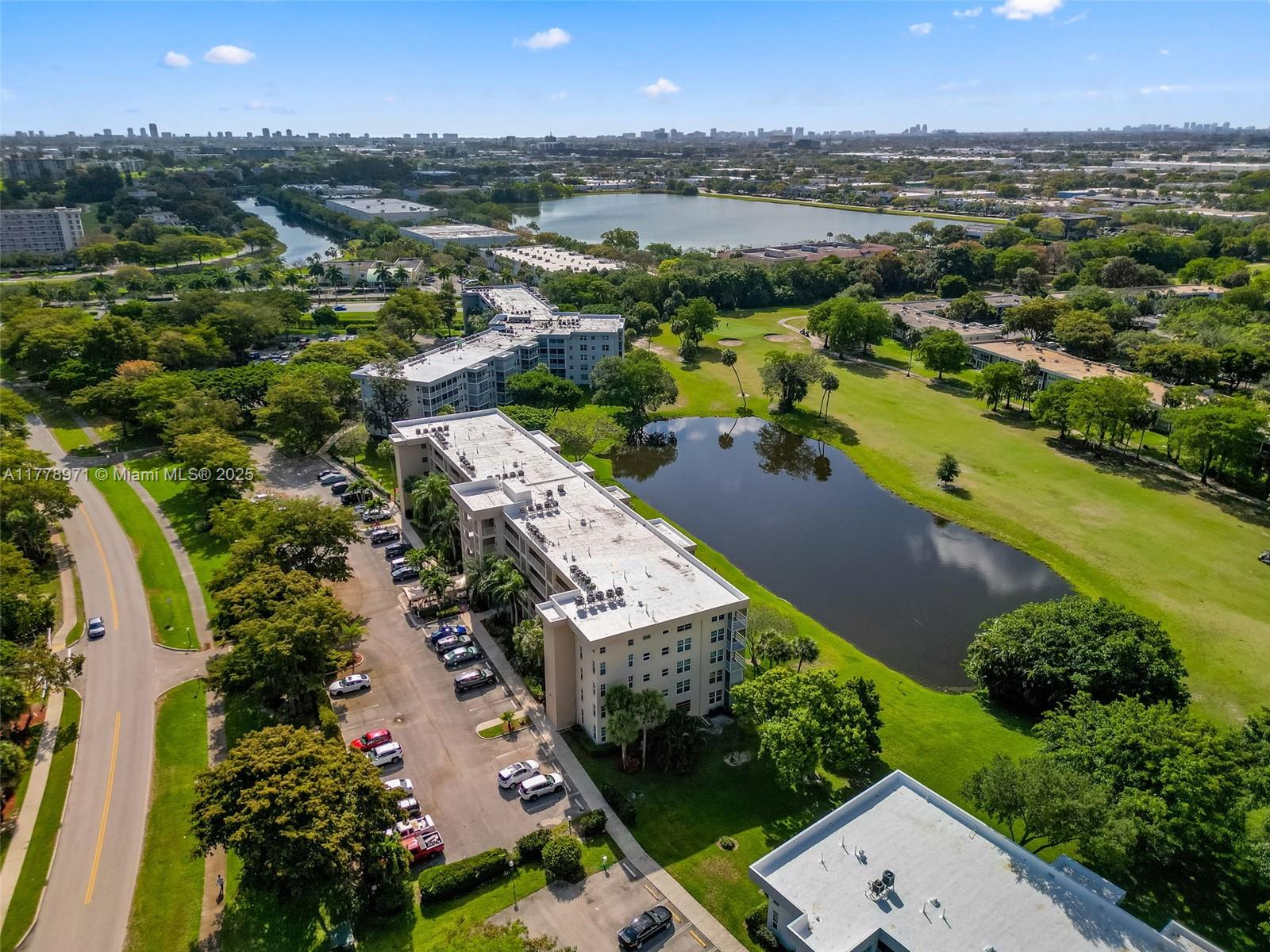 NO 102 PALM-AIRE COUNTRY - Residential