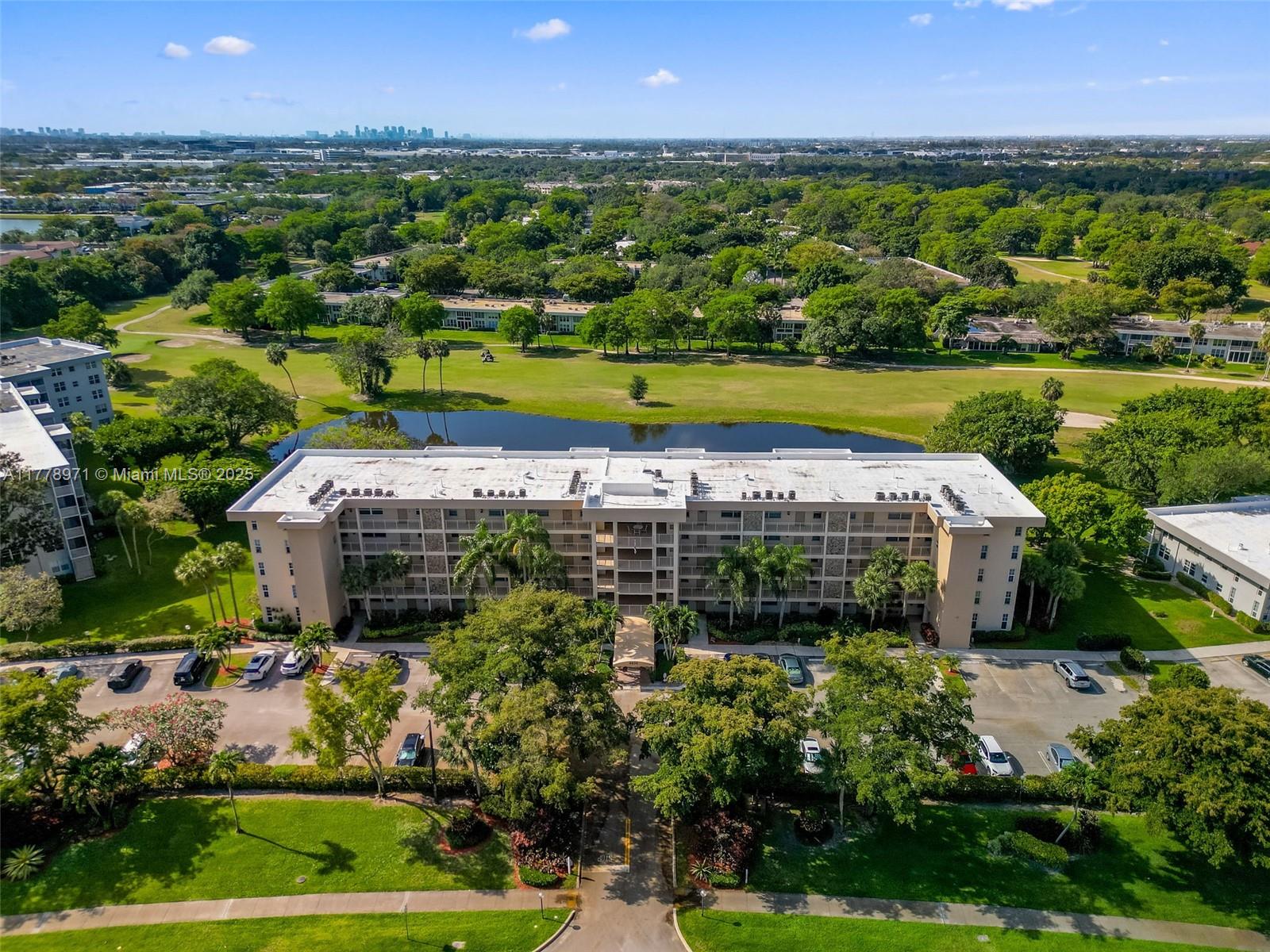 NO 102 PALM-AIRE COUNTRY - Residential