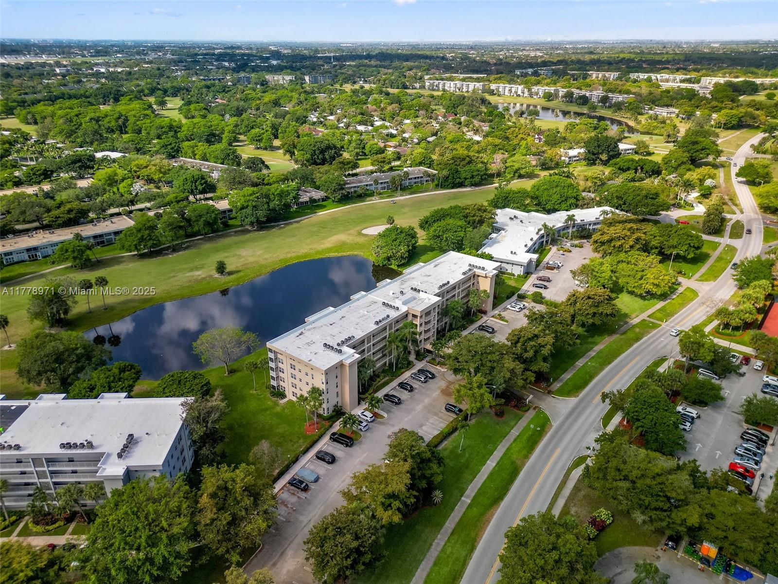 NO 102 PALM-AIRE COUNTRY - Residential