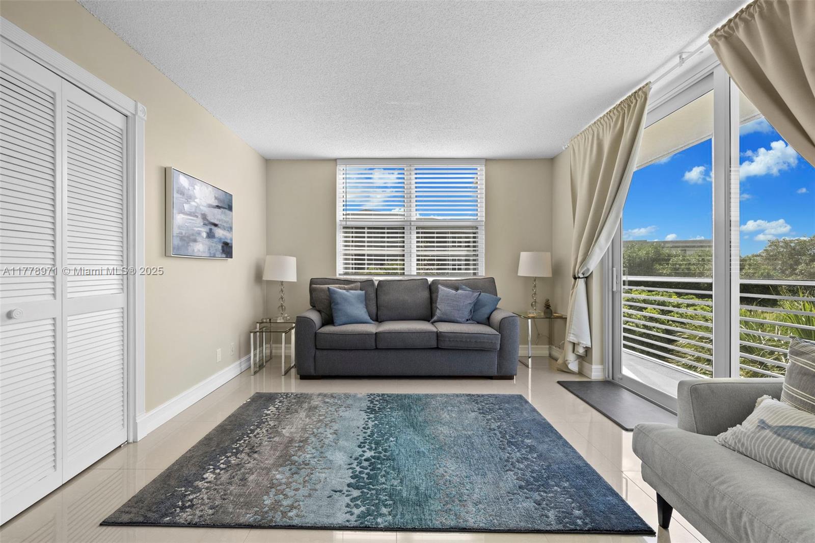 NO 102 PALM-AIRE COUNTRY - Residential