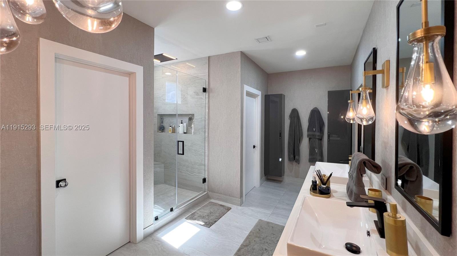 DORAL PALMS SOUTH - Residential Lease