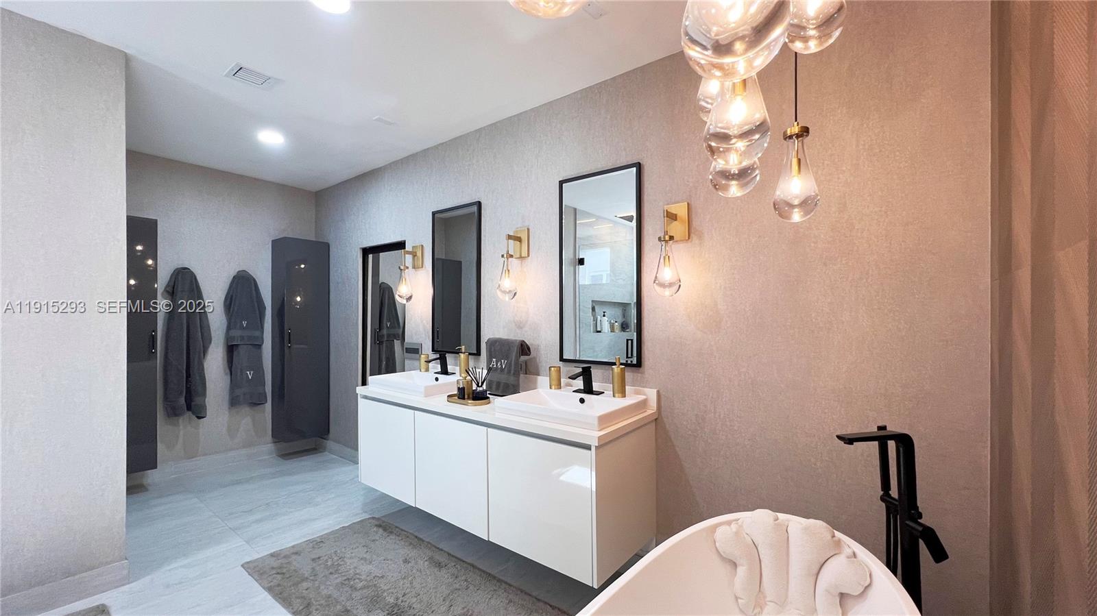 DORAL PALMS SOUTH - Residential Lease