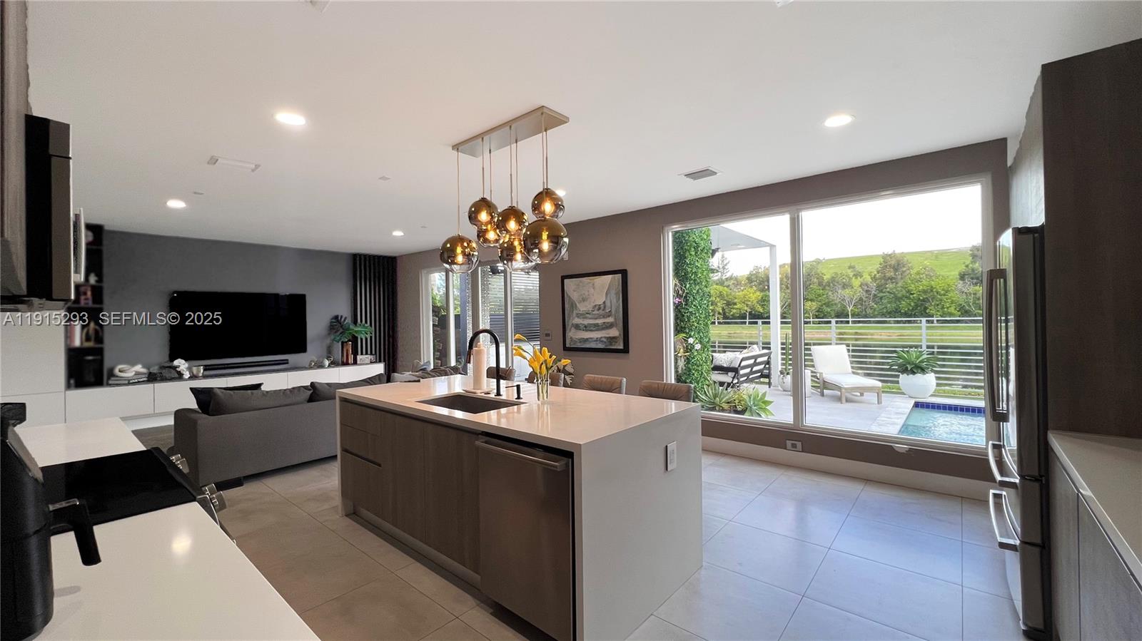 DORAL PALMS SOUTH - Residential Lease