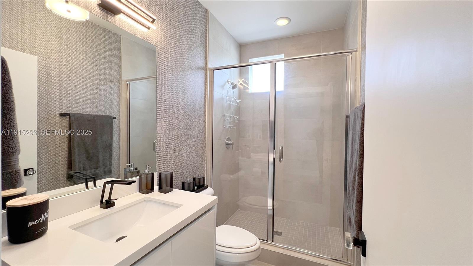 DORAL PALMS SOUTH - Residential Lease