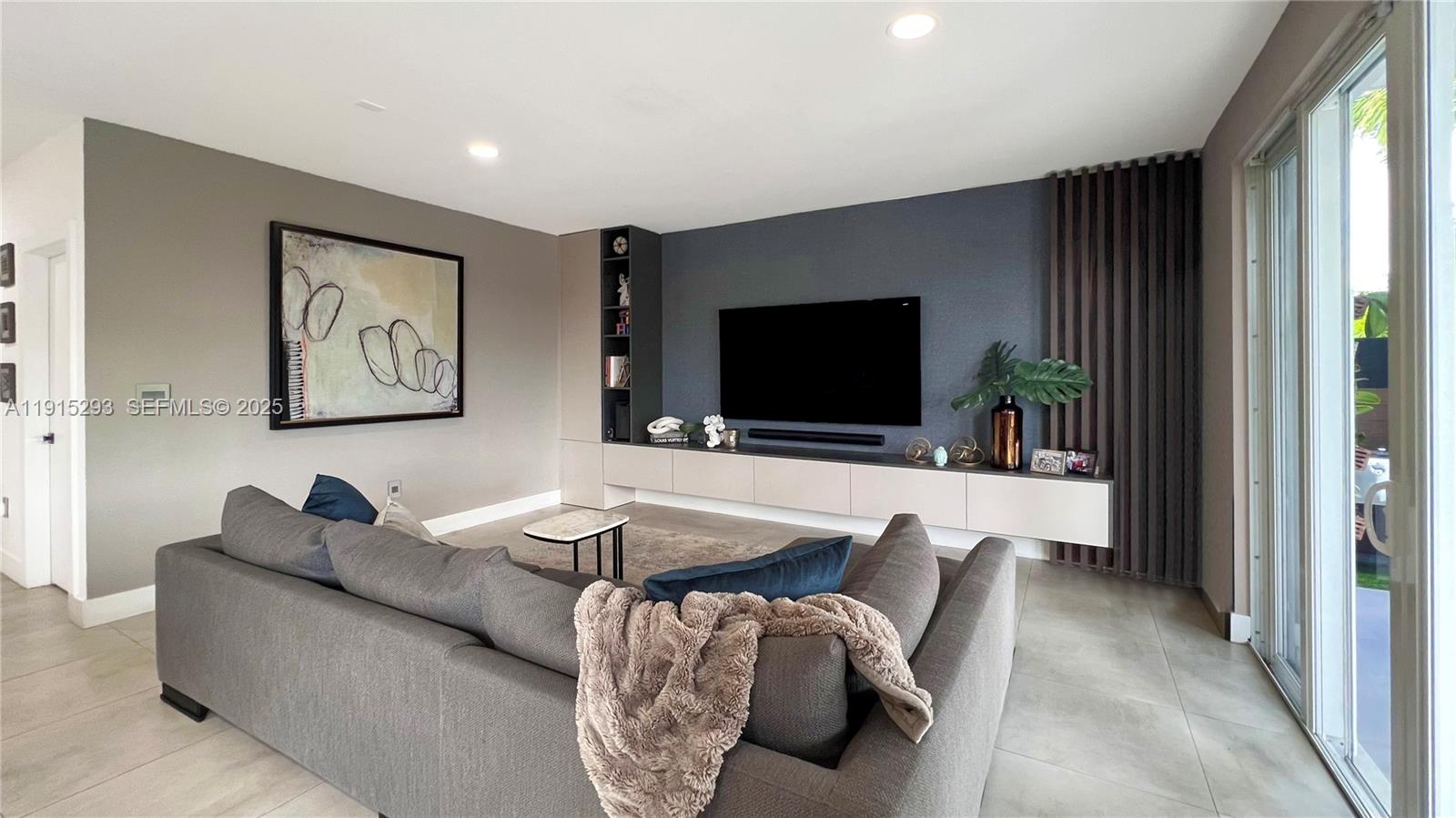 DORAL PALMS SOUTH - Residential Lease