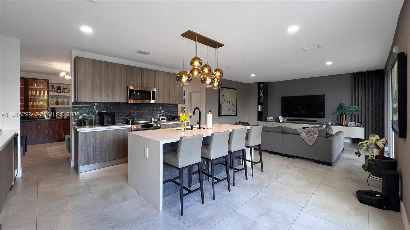 DORAL PALMS SOUTH - Residential Lease