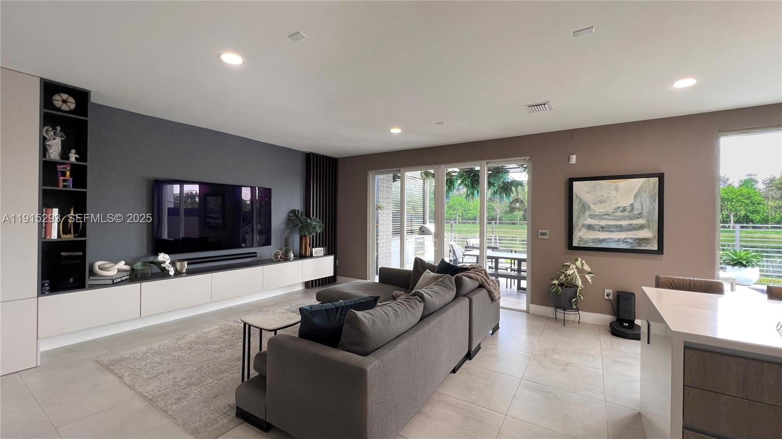 DORAL PALMS SOUTH - Residential Lease