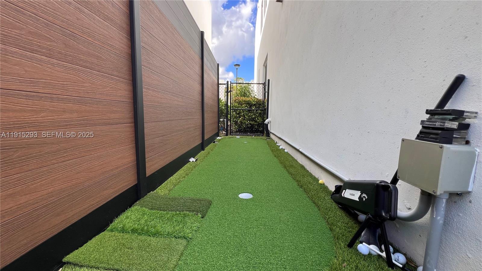 DORAL PALMS SOUTH - Residential Lease