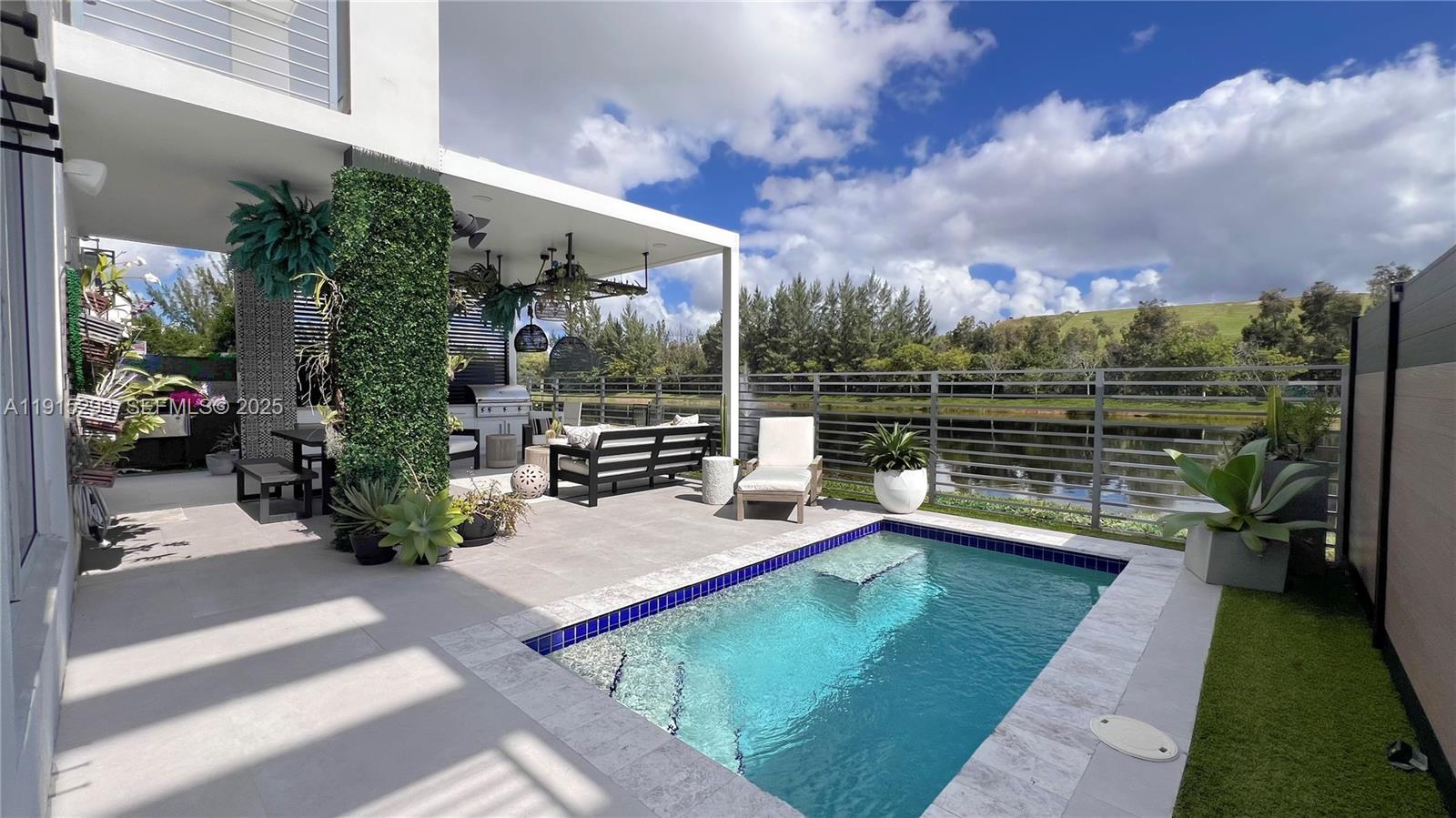 DORAL PALMS SOUTH - Residential Lease