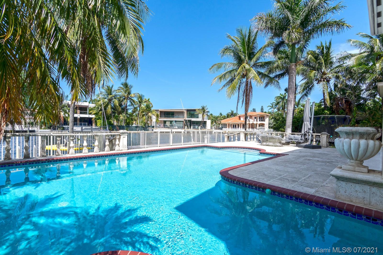 GOLDEN BEACH SEC E - Residential