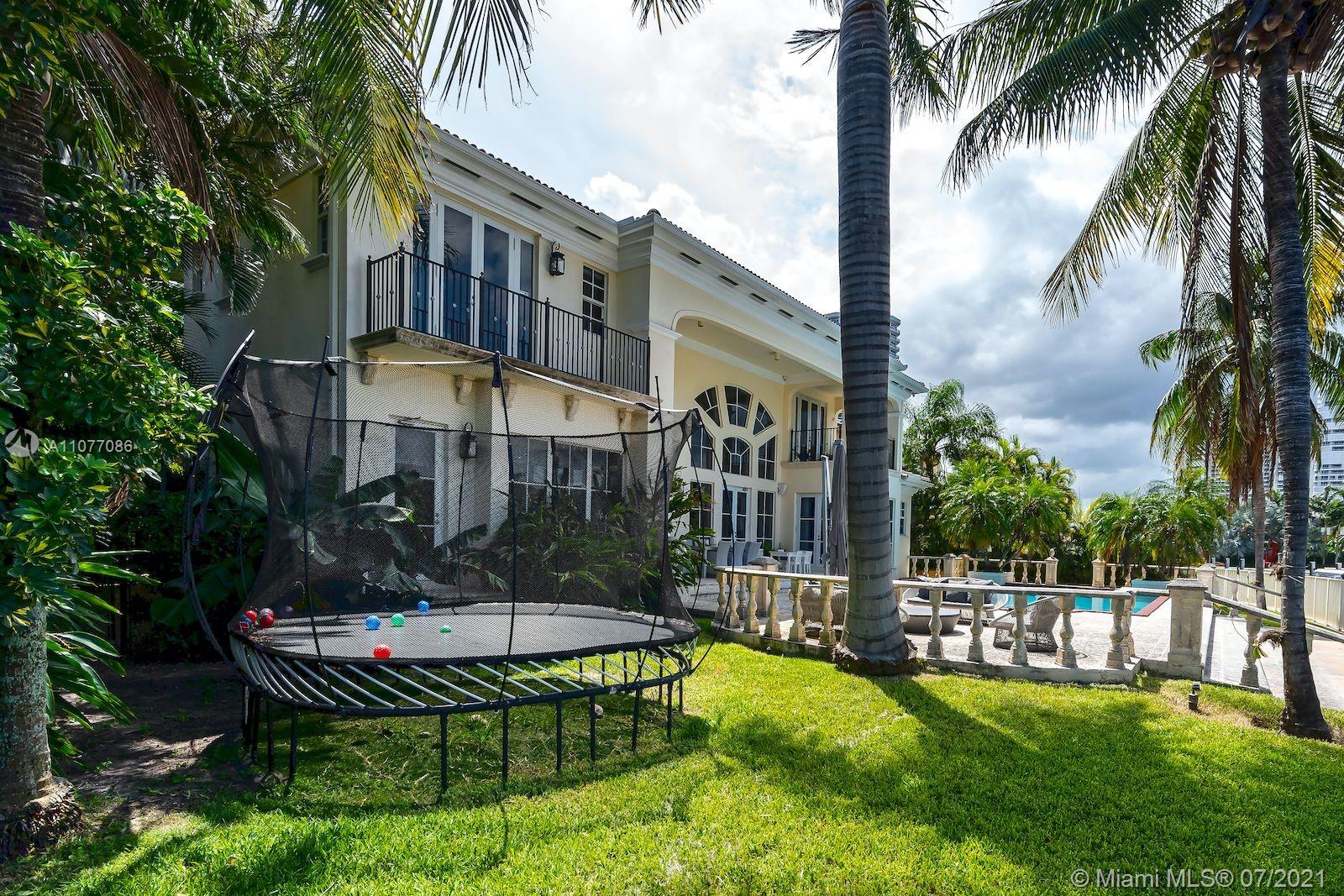 GOLDEN BEACH SEC E - Residential