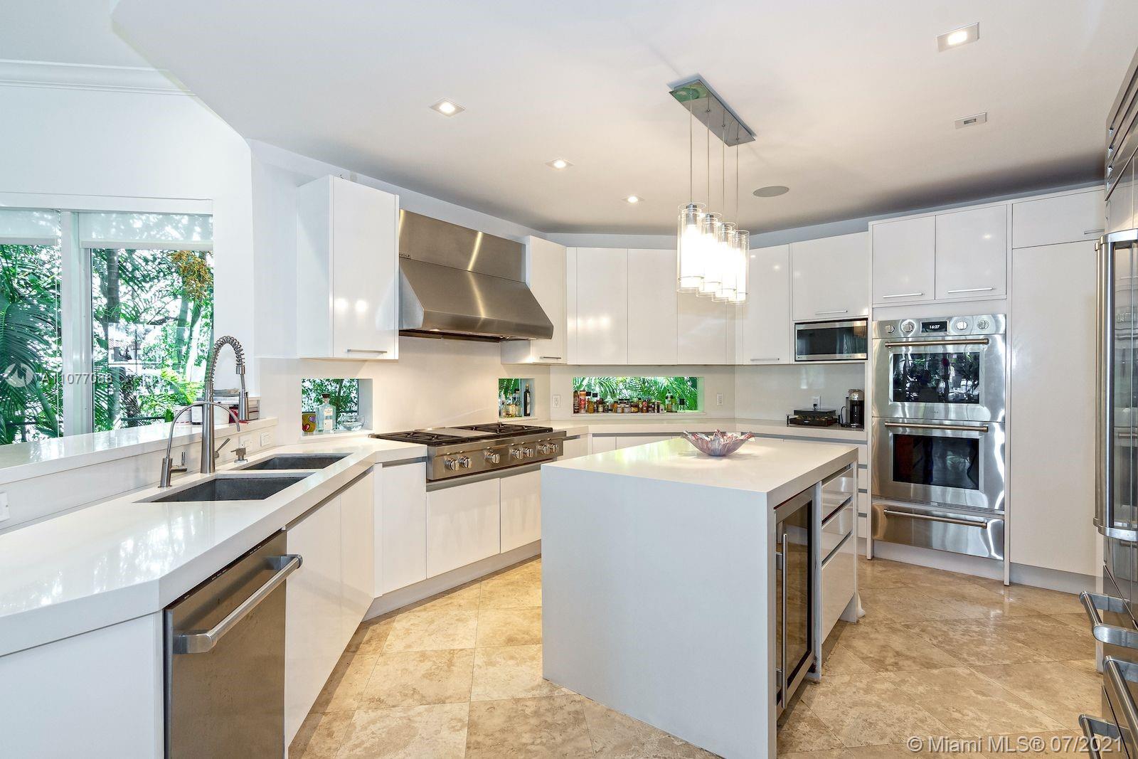 GOLDEN BEACH SEC E - Residential