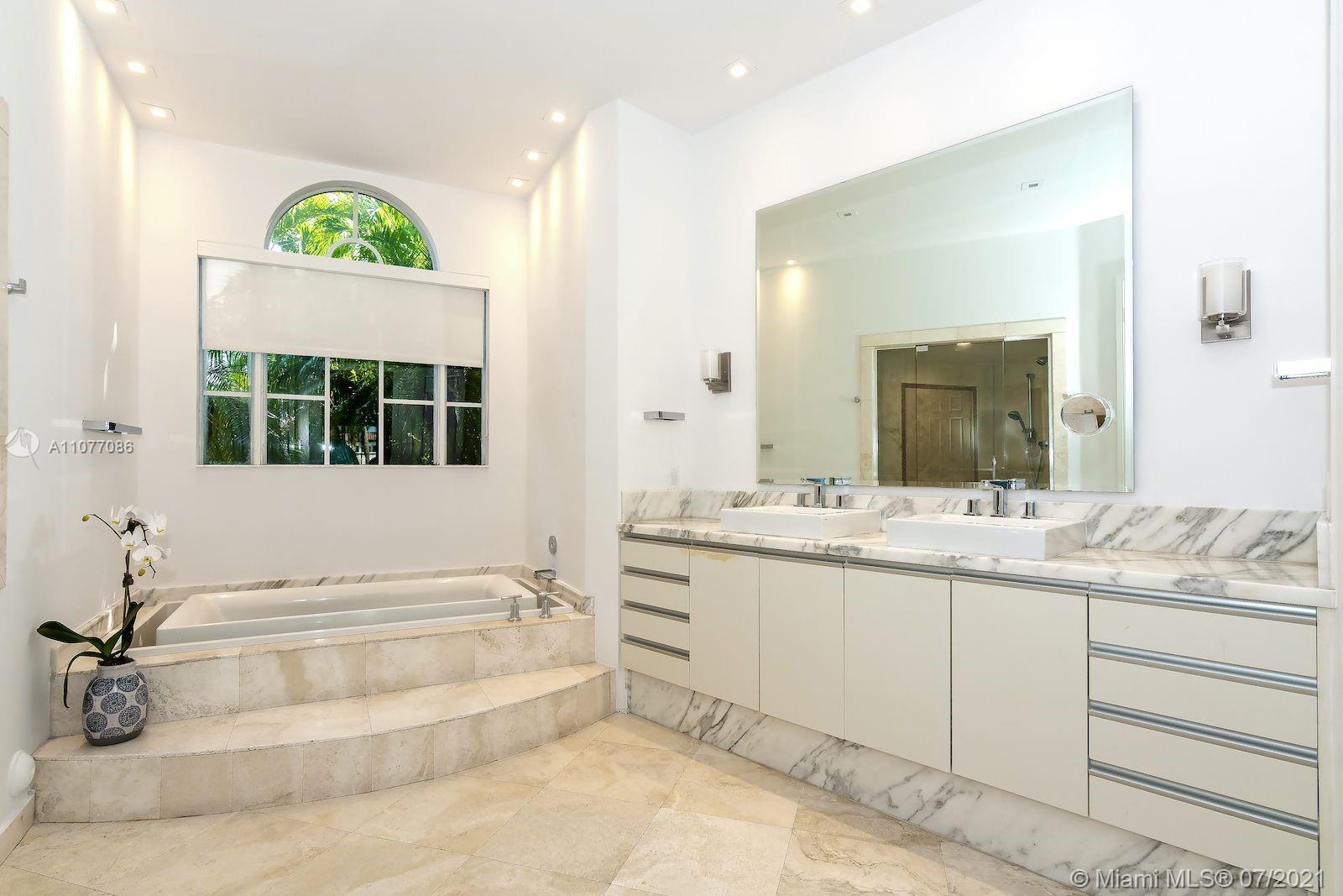 GOLDEN BEACH SEC E - Residential