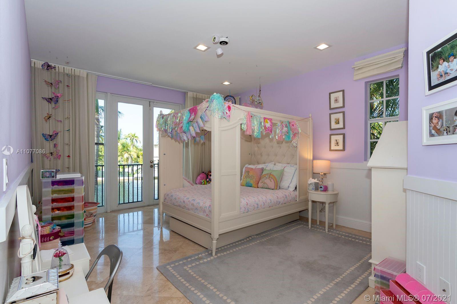 GOLDEN BEACH SEC E - Residential