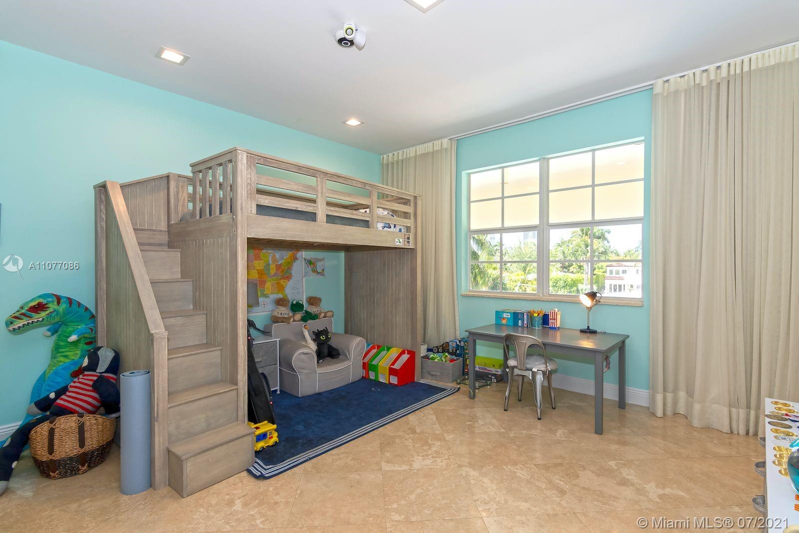 GOLDEN BEACH SEC E - Residential