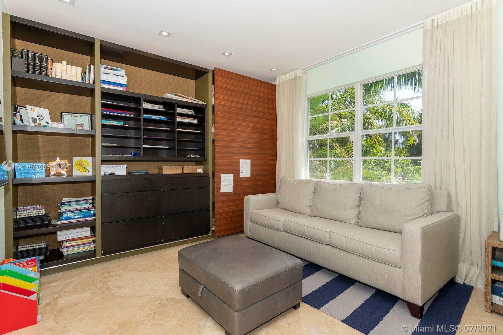 GOLDEN BEACH SEC E - Residential