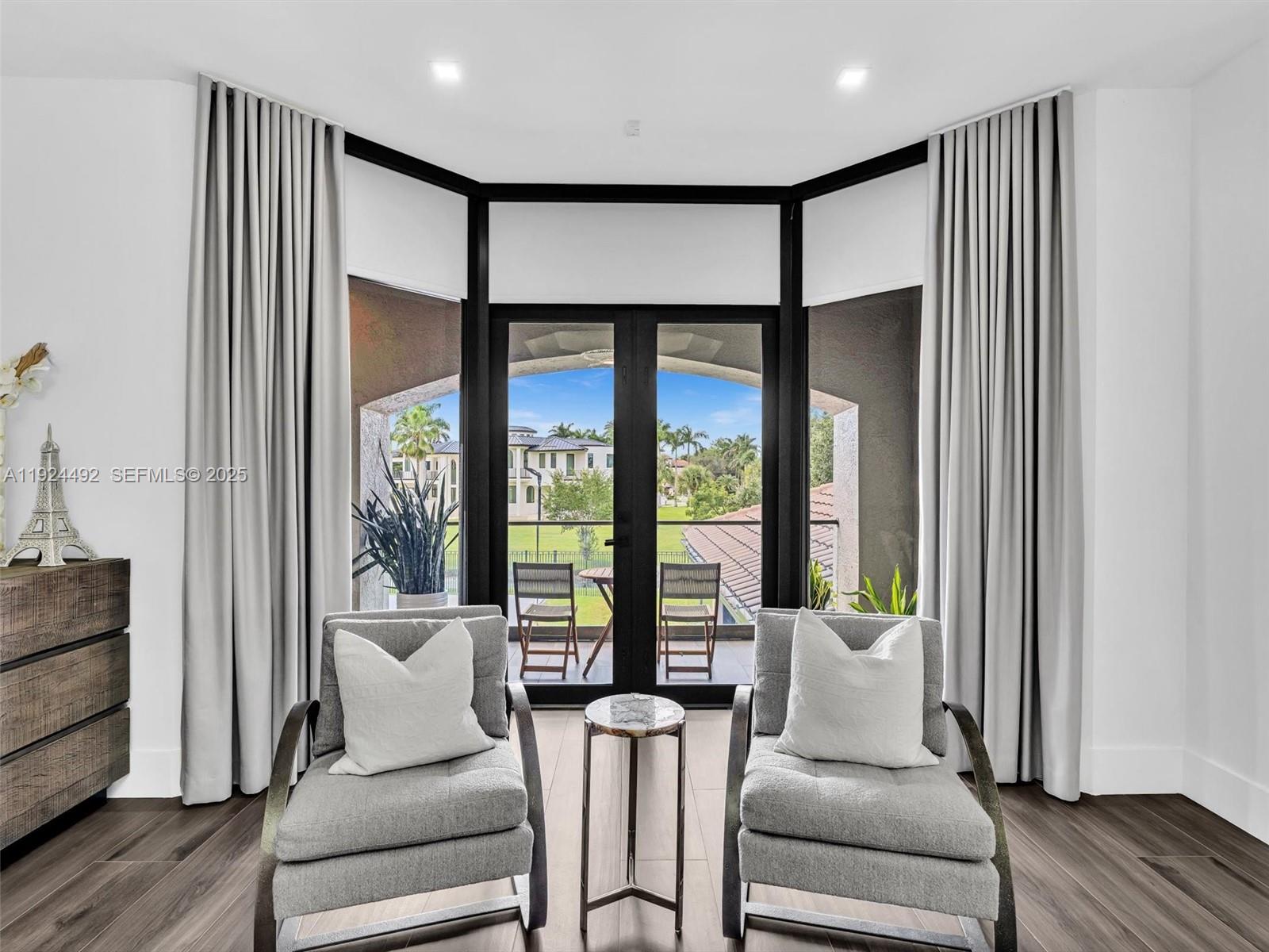 LAS ENTRADAS - Residential