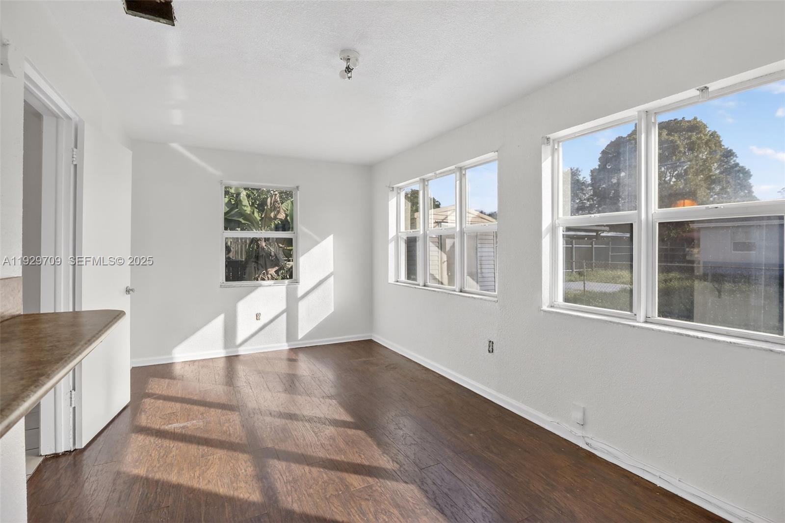 DRIFTWOOD PLAZA - Residential