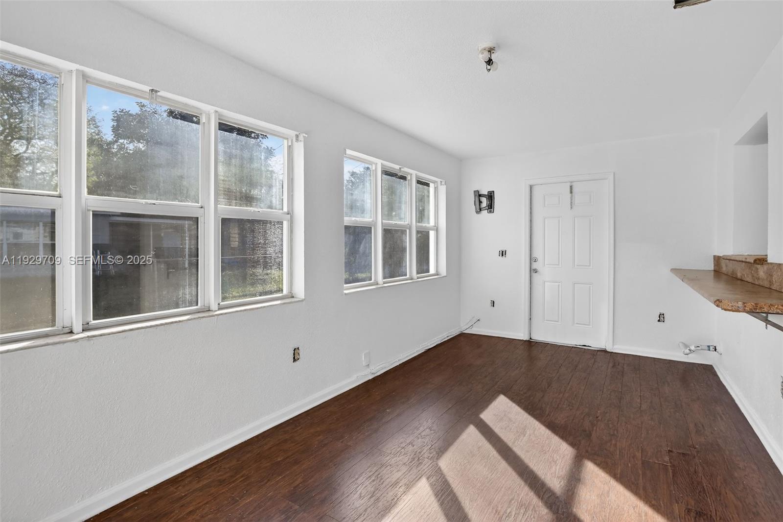 DRIFTWOOD PLAZA - Residential