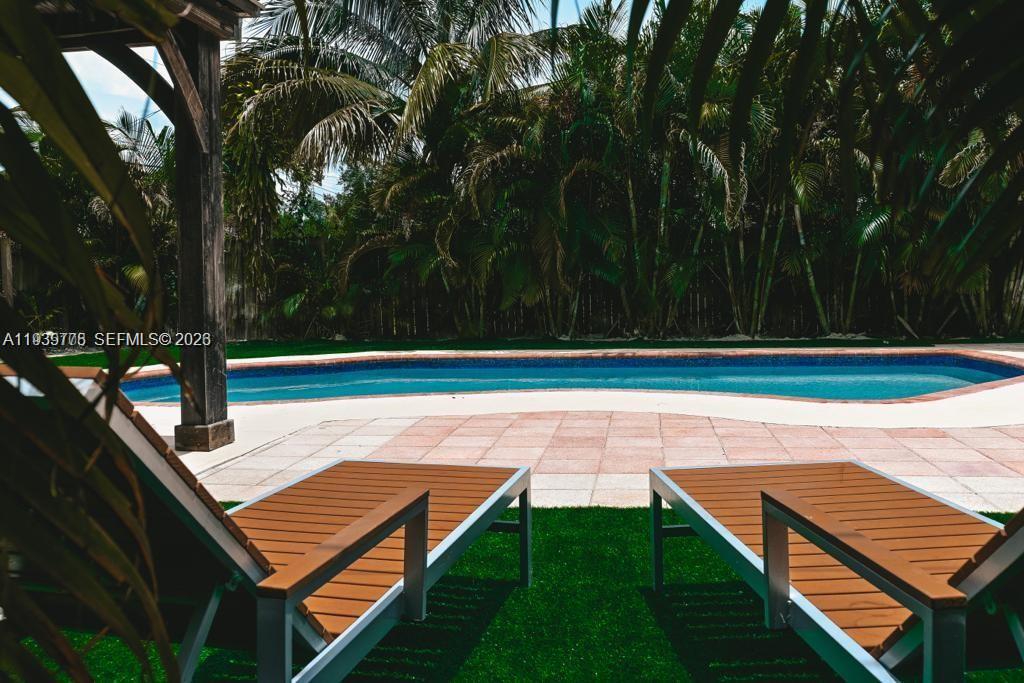 HOLLYWOOD PARK - Residential Lease