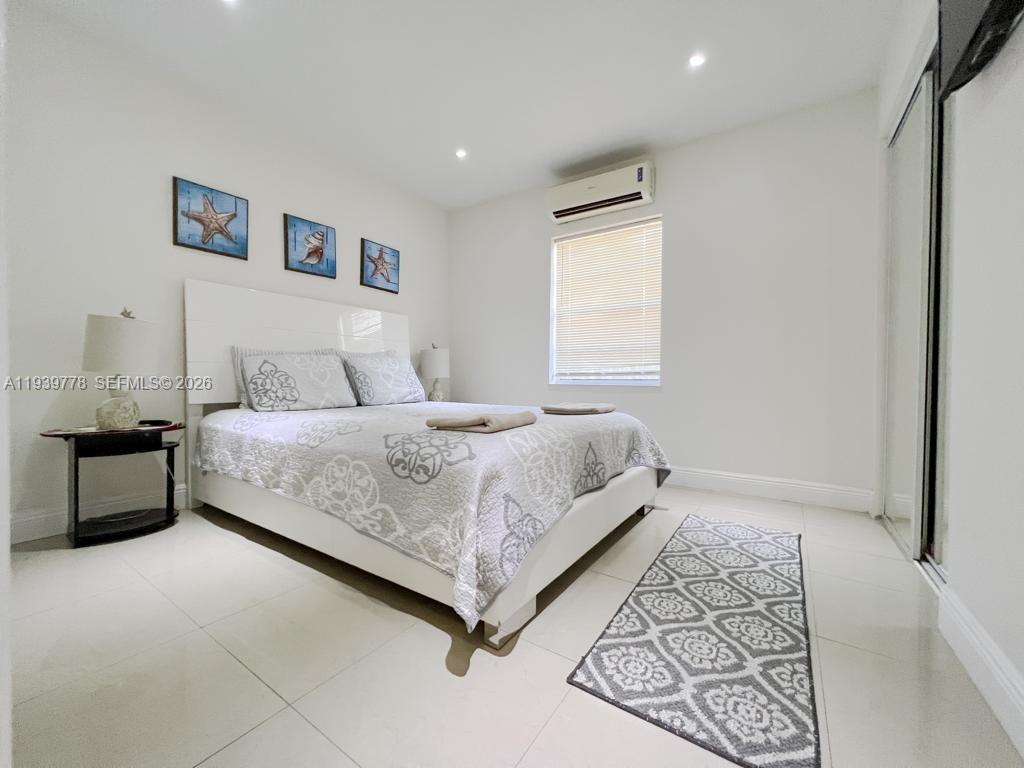 HOLLYWOOD PARK - Residential Lease